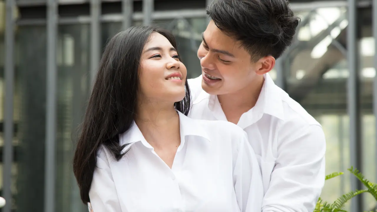 perempuan dan pasangan 24 agustus