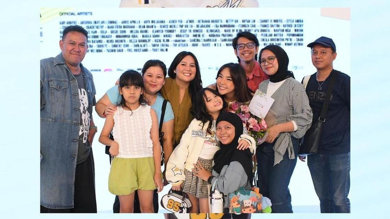 "Empiiii sooo multi talent.. kereen," tulis seorang netizen.<br><br>"Makasih ya papading ..empiii keren bgtttt dan 'menyalaaa'," sambung lainnya.