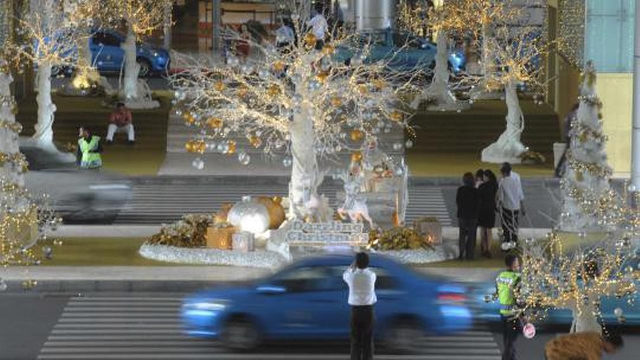 Pernak-pernik Natal hiasi Mal Grand Indonesia