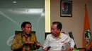 Sekjen Golkar hasil Munas Ancol, Zainuddin Amali (kiri) berbincang dengan salah satu fungsionaris Partai Golkar Agus Gumiwang Kartasasmita saat rapat pleno di Kantor DPP Golkar, Jakarta, Rabu (27/5/2015). (Liputan6.com/Yoppy Renato)