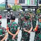 Para komandan rayon militer (Danramil) serta staf koramil, di bawah wilayah Komando Distrik Militer (Kodim) 0611/Garut, tengah mendapatkan materi teknologi informasi multimedia. (Liputan6.com/Jayadi Supriadin)