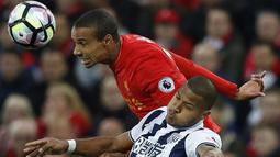 Kondisi engkel Joel Matip terus dipantau tim medis Liverpool. (Reuters/Phil Noble)