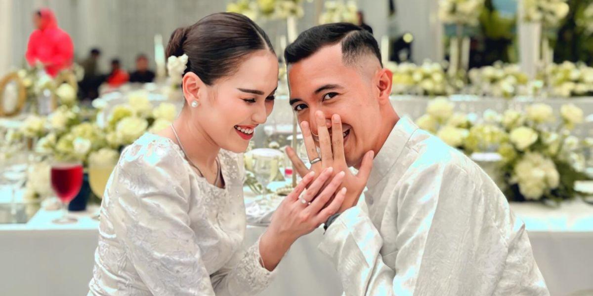 Sebelumnya, Lettu Fardhana juga sempat mengunggah foto-foto saat acara lamaran dirinya dan Ayu Ting Ting. Dalam foto tersebut Lettu Fardhana menunjukan cincin yang melingkar di jari tangan kirinya. Begitu juga dengan Ayu Ting Ting.<br>