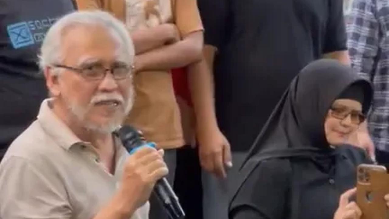 Video yang diunggah akun TikTok @iwanfalsinfo ini langsung viral. Video ini diputar lebih dari setengah juta kali.