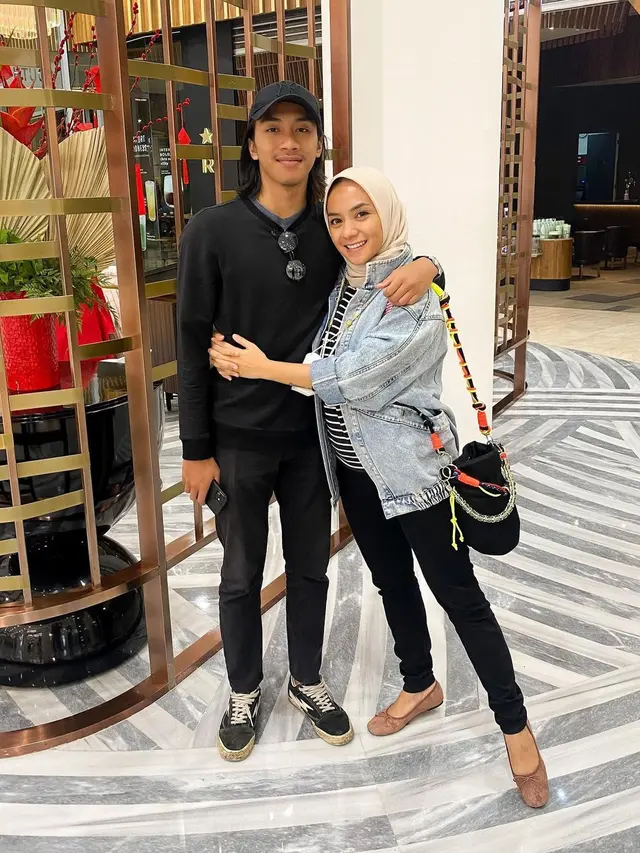 [Fimela] Enno Lerian dan Bumi Pradipa Pria Untara