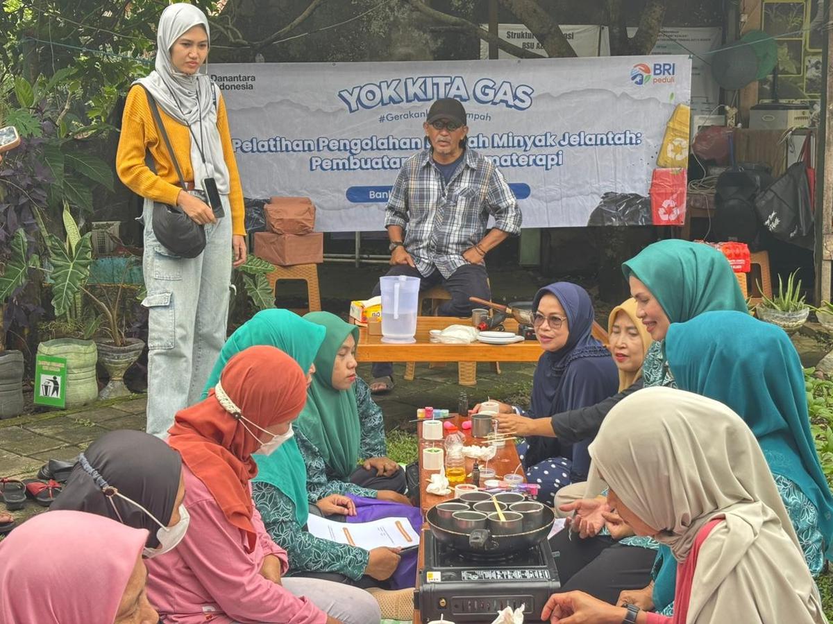 BRI Peduli Beri Pelatihan Pengolahan Limbah Minyak Jelantah di Bank Sampah Bogor