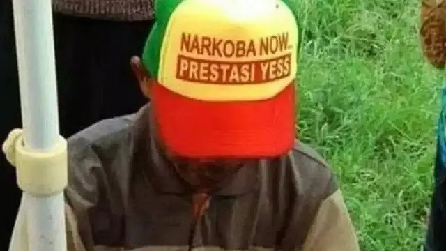 8 Potret Topi dengan Tulisan Nyeleneh Ini Bikin Geleng Kepala
