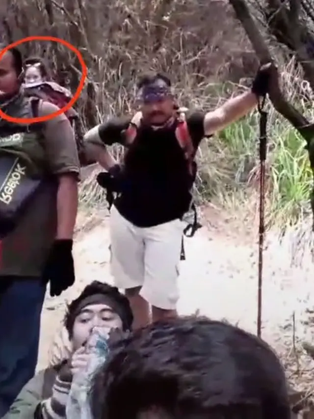 Rekam Video Naik Gunung, Pemuda Ini Kaget Ada Sosok Misterius Berwajah Pucat