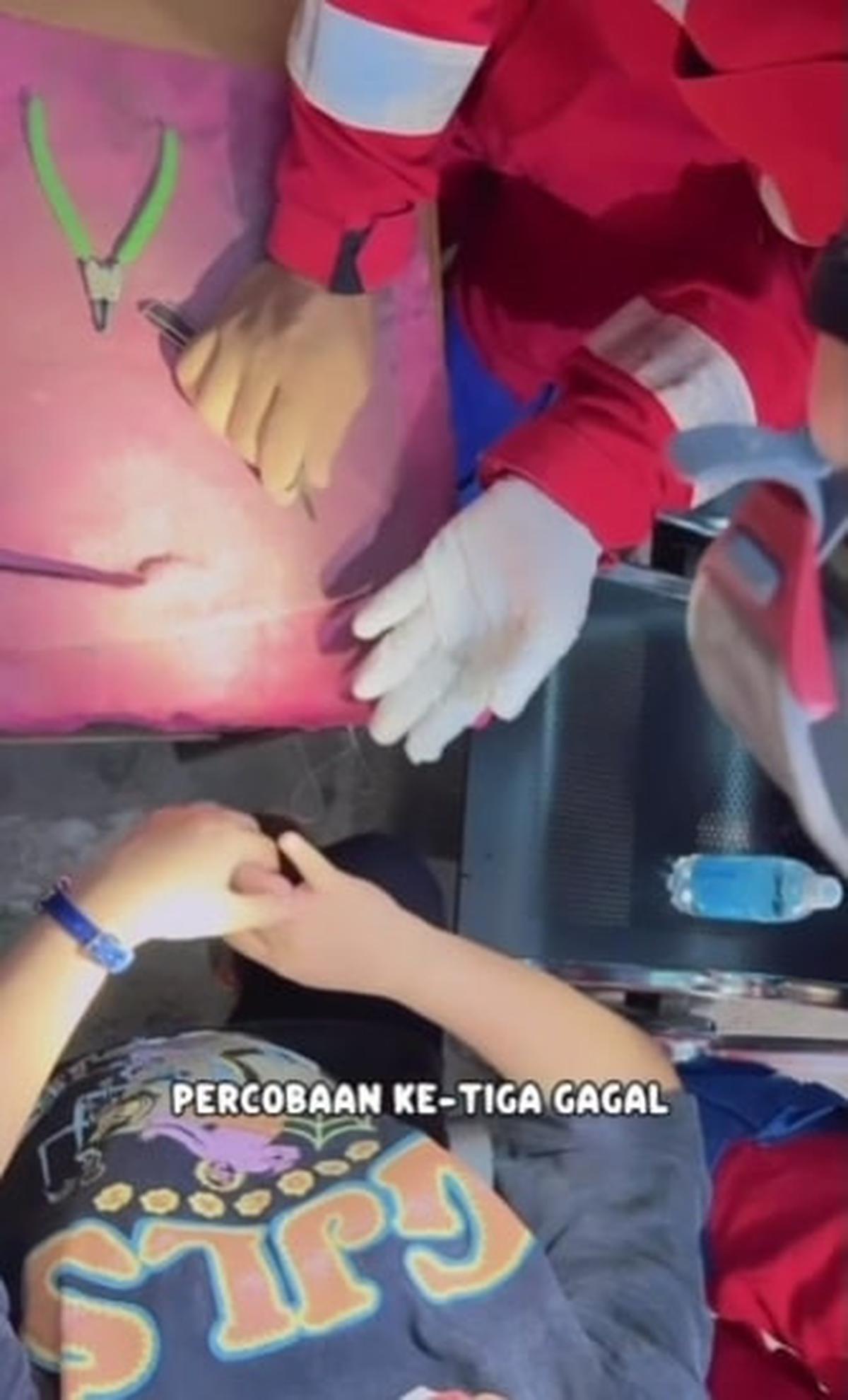 Momen Kiky Saputri Minta Bantuan Pemadam Kebakaran Untuk Lepas Cincin Menjelang Lahiran, Sempat Gagal Tiga Kali