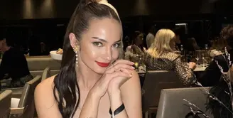 Tampil di Paris dalam sebuah gelaran spesial, Enzy Storia terlihat begitu memukau. [Foto: Instagram/ Enzy Storia]