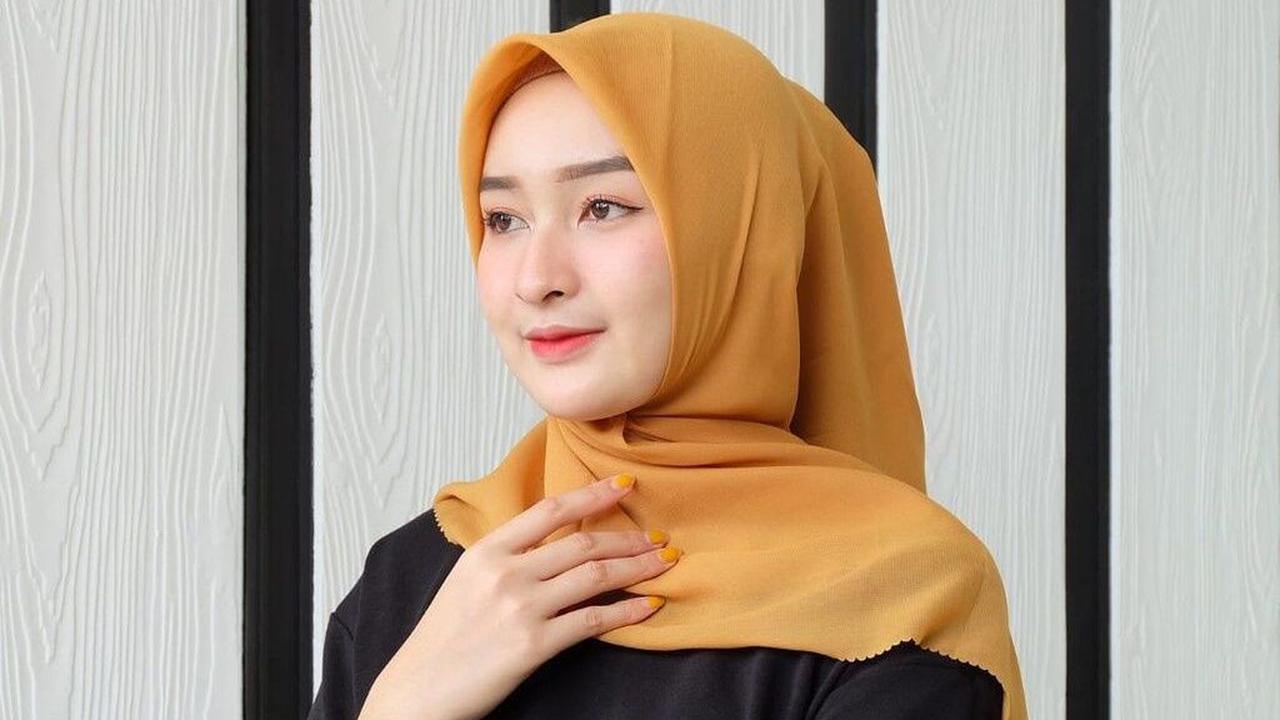 4. Hijab Kuning: Keceriaan yang Cerah