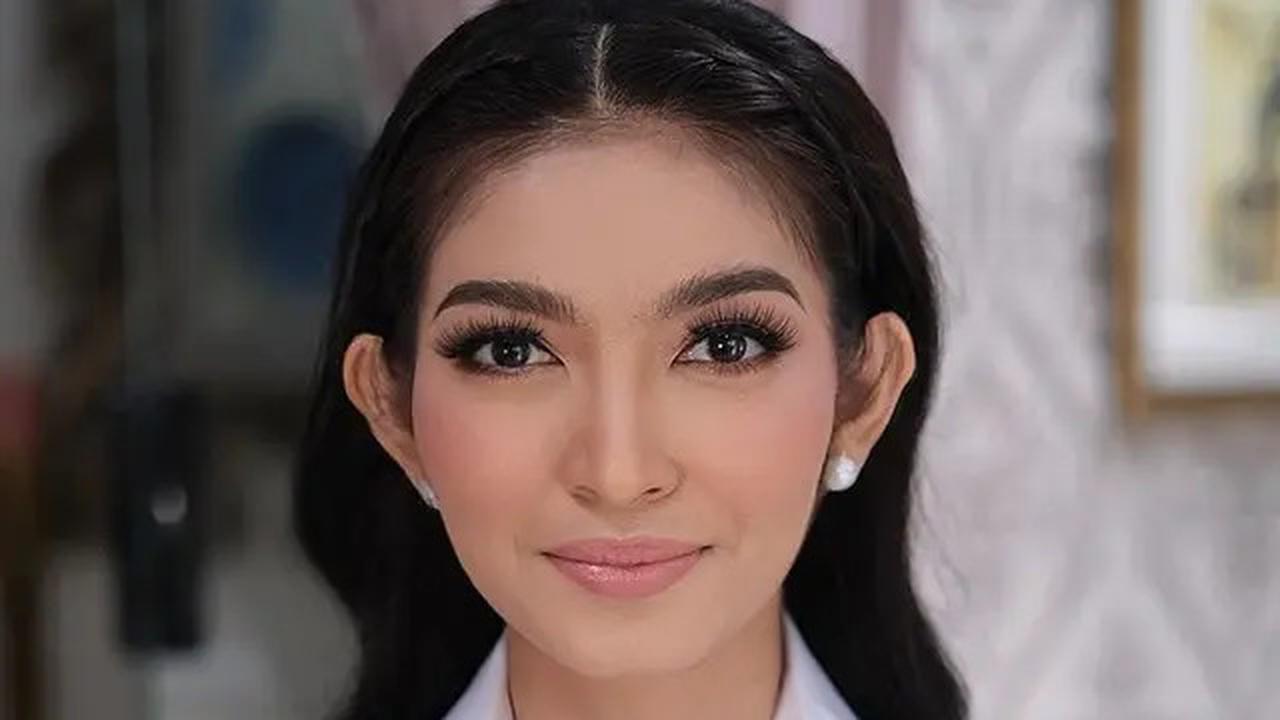 Gaya Terbaru Selvi Ananda Pakai Behel, Riasan Soft Glam-nya Bikin Pangling