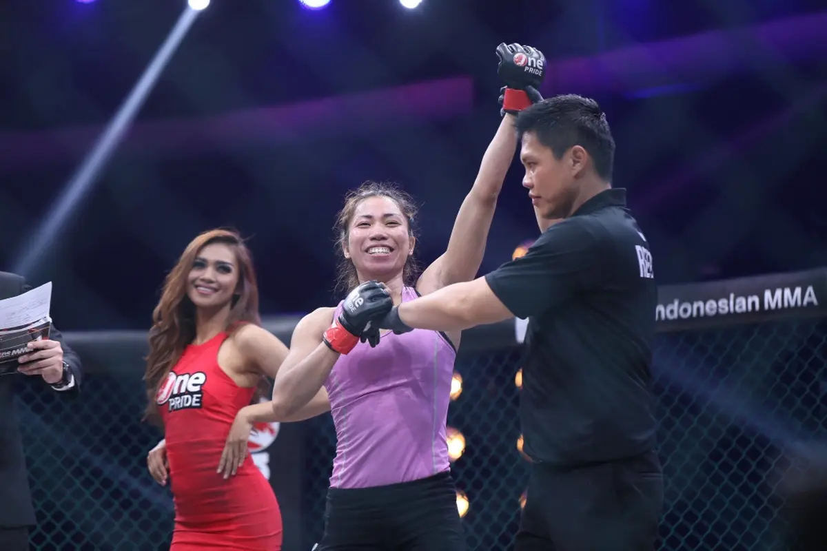 Linda Darrow di Ajang One Pride MMA Indonesia