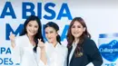 Dian Sastrowardoyo yang berusia 42 tahun tak kalah cantik dengan makeup ala Korea yang minimalis [@titi_kamall]
