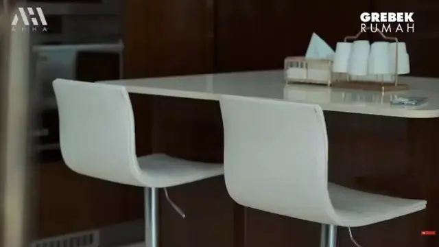 Sudah Punya Rumah Mewah Rp12 Miliar, Begini Potret Dapur Mewah Fuji yang Kaya Ornamen Kayu