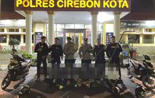 Polres Cirebon Kota Gagalkan Rencana Tawuran Bersenjata Tajam di Kesambi, Lima Pemuda Diamankan