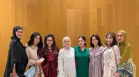 Titi Kamal, Nagita Slavina, Ayu Dewi hingga Wulan Guritno terlihat kompak dalam acara buka puasa bersama (Foto: Instagram @ririnekawati)