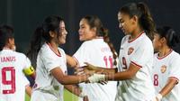 Claudia Scheunemann mencetak gol bagi timnas putri Indonesia pada semifinal Piala AFF 2024 melawan Singapura. (X Timnas Indonesia)