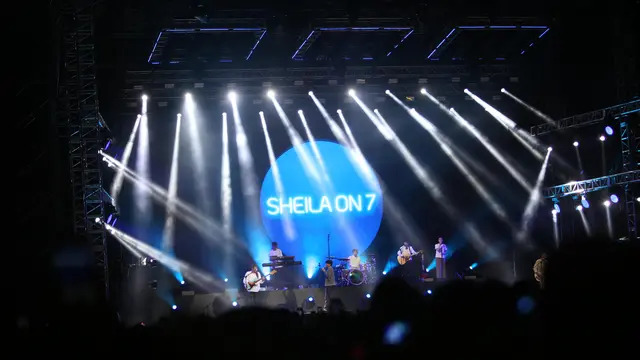 Konser Sheila on 7 Tunggu Aku Di