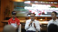 Eddy Saputra (tengah) selaku CEO Pride Motorsport, Promotor Kejuaraan Nasional Pertamina Mandalika Racing Series. (Mandalika Racing Series)