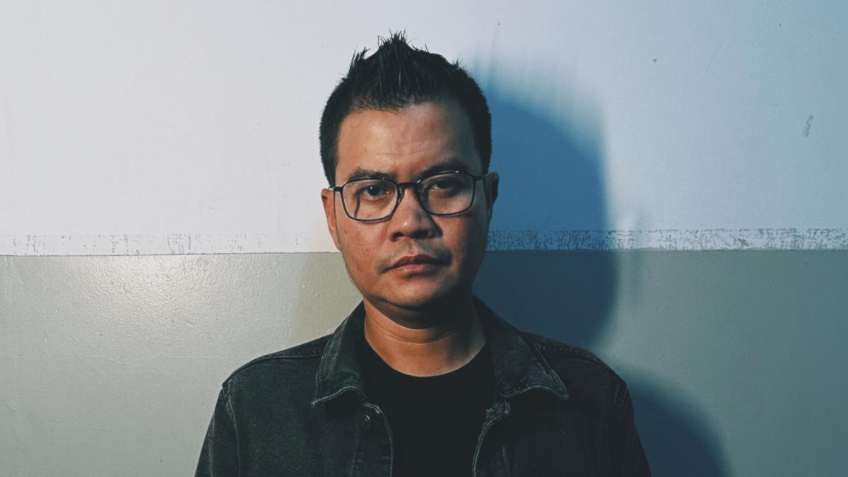 Lirik Lagu Bertahan Demi Dia dari Martin Wiguna, Bahas Kekuatan Cinta di Tengah Luka Menyakitkan