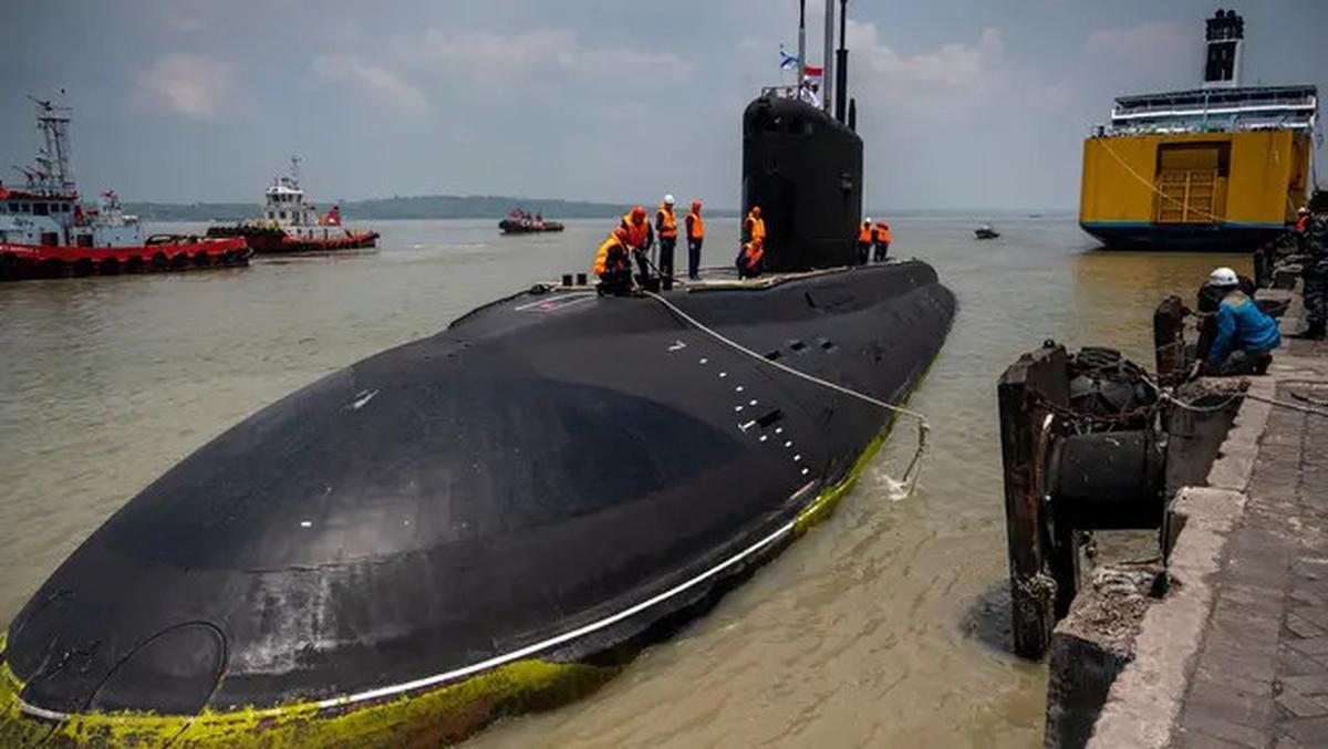 Ikut Latihan Gabungan, Kapal Selam Rusia Berlabuh di Surabaya