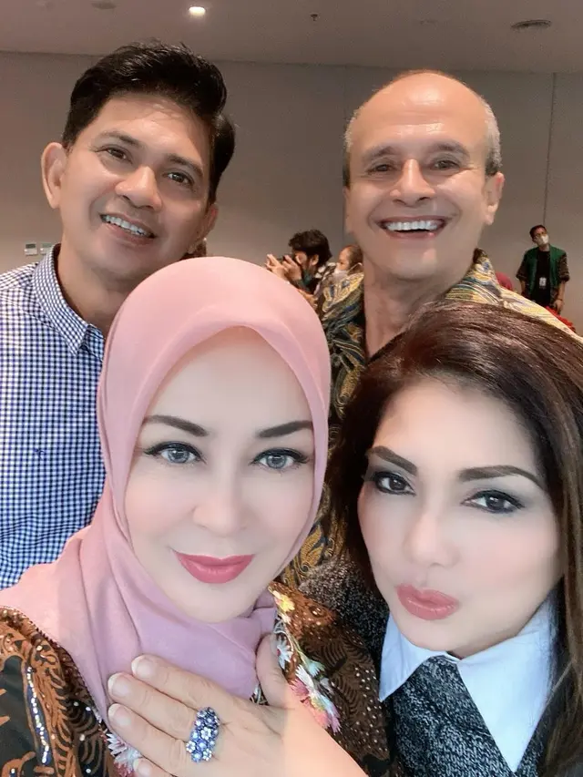 Chintami Atmanagara, Nia Daniaty, Barry Prima dan Ronnie Sianturi (Foto: Instagram/@chintamiatmanagara)
