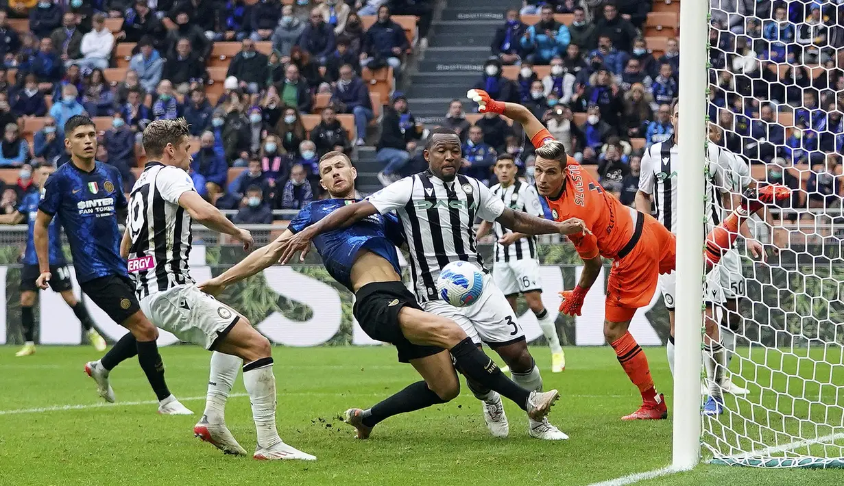 Inter Milan tampil dominan sepanjang pertandingan. Klub asuhan Simone Inzaghi itu mencatatkan penguasaan bola 67 persen dan melepaskan 15 peluang yang lima di antaranya akurat. (Spada/LaPresse via AP)