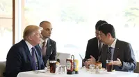 'Virus' Hambuger Donald Trump Melanda Jepang (Twitter PM Abe)