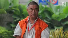 Timses Bupati dan pengusaha yang terjaring OTT KPK, Benhur Lalenoh tiba untuk menjalani pemeriksaan di Gedung KPK, Jakarta, Selasa (7/5/2019). Benhur Lalenoh diperiksa perdana sebagai tersangka kasus dugaan suap pengadaan barang atau jasa di Kabupaten Kepulauan Talaud 2019. (merdeka.com/Dwi Narwoko)