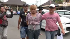 Seorang waria diduga melakukan pembunuhan sadis terhadap seorang pria di Jember. Jasad korban dibuang ke dalam sebuah sumur setelah dibunuh.