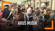 Stasiun Pasar senen mulai dipadati pemudik, sekitar 7.000 hingga 10.000 penumpang berangkat dari stasiun ini. Warga sengaja mudik lebih awal menghindari kesulitan mendapatkan tiket mudik.