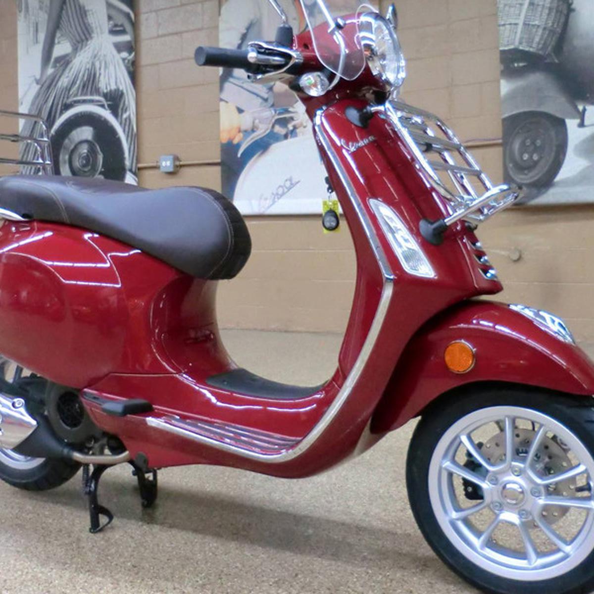 Vespa Red 2022