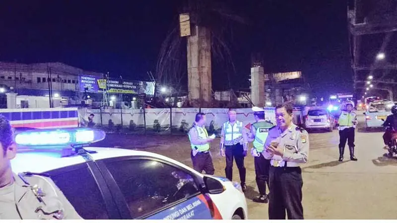 Tiang girder Tol Becakayu ambruk (TMC Polda Metro)