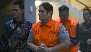 KPK menyatakan bahwa Kajari Kabupaten Hulu Sungai Utara, Kalimantan Selatan, Albertinus Parlinggoman Napitupulu (APN) diduga menerima uang mencapai Rp 1,5 triliun hasil tindak pidana korupsi. (Foto: Antara)