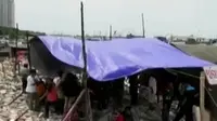 Sejumlah keluarga eks warga Pasar Ikan kembali mendirikan tenda. Sementara KPK menetapkan anggota DPR Andi Taufan Tiro, sebagai tersangka.