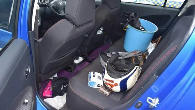 Isi mobil pencuri
