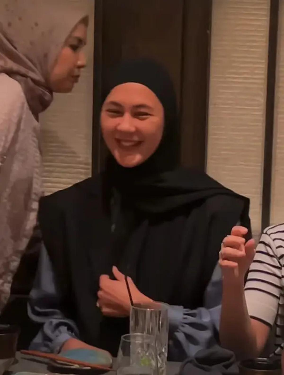 Tampilan Fresh Paula Verhoeven Tanpa Makeup Saat Kumpul Bareng Geng Cendol, Tebar Senyum Sumringah yang Manis