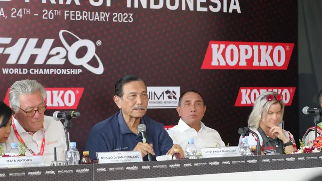 Menteri Koordinator Bidang Kemaritiman dan Investasi Luhut Binsar Pandjaitan dalam konferensi Pers F1 Powerboat Danau Toba, di Balige, Jumat (24/2/2023). (Dok Kemenko Marves)