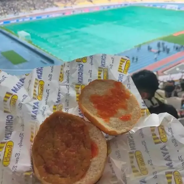 6 Potret Roti Isi Sayur Ini Pelit Banget, Makannya Jadi Kurang Menikmati