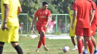 Pemain anyar Arema FC jelang lanjutan Shopee Liga 1 2020, Rizky Dwi Febrianto. (Bola.com/Iwan Setiawan)