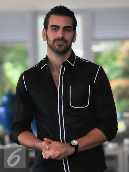 Juara America's Next Top Model, Nyle Dimarco saat berkunjung ke Indonesia untuk merayakan kemenangannya di Hotel Mulia, Jakarta, Kamis (17/12/2015). (Liputan6.com/Gempur M Surya)