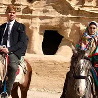 Pasangan rumah tangga Ahmad Dhani dan Mulan Jameela sedang bulan madu ke Jerusalem. Pada wisata religi ini,  Mulan berpenampilan berbeda dari biasanya. (Instagram/mulanjameela1)