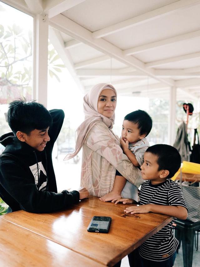 Musim Anak Sakit, Ini Cara Enno Lerian Atasi Demam - Entertainment