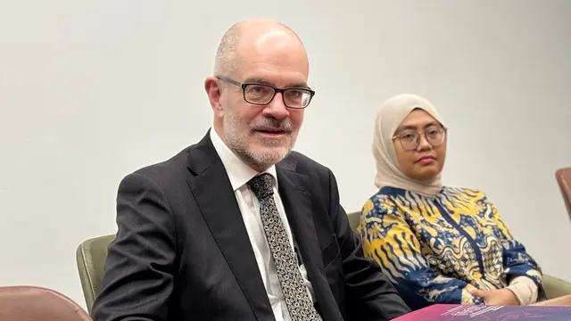 CEO The Australian Trade and Investment Commission (Austrade), Paul Grimes saat ditemui di kantornya International Towers, Barangaroo, Sydney, Australia, Jumat (21/11/2025). (Foto: Liputan6.com/Tira Santia)