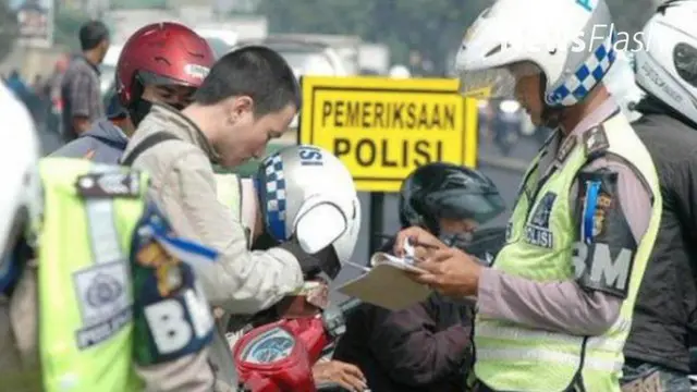 Korlantas Polri resmi menggelar Operasi Patuh 2017 secara serentak di seluruh Indonesia mulai hari ini. Apel gelar pasukan Operasi Patuh 2017 dipimpin langsung Kepala Korlantas Polri, Irjen Pol Royke Lumowo.