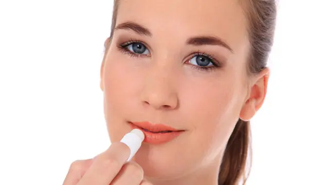 Ini Dia 6 Penyebab Bibir Kering