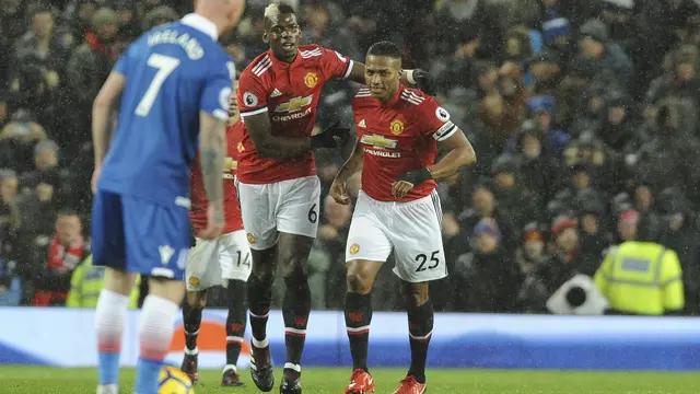 Manchester United Pangkas Jarak dengan Manchester City