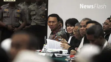 Pengacara terdakwa kasus dugaan penistaan agama Basuki Tjahaja Purnama atau Ahok menjelaskan alasan memilih tiga saksi yang meringankan dalam sidang Ahok di sidang ke-13. 