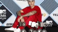 Justin Bieber sukses memborong lima piala di MTV EMA 2015 (Foto: IBTimes UK)